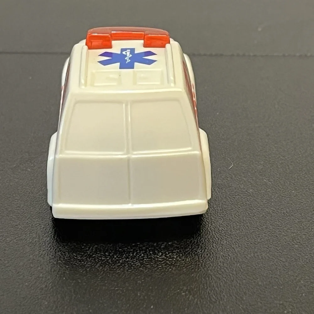Hot Wheels 1994 White Ambulance Mattel Made in China